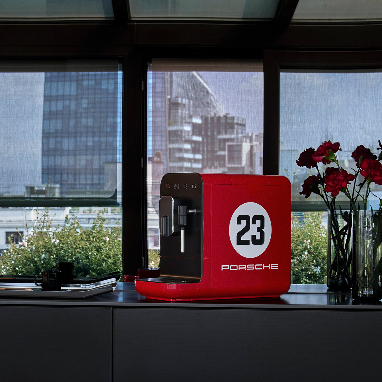 Porsche × SMEG Retro-Style Espresso Coffee Machine – Salzburg Limited Edition, Collezione Red Glossy