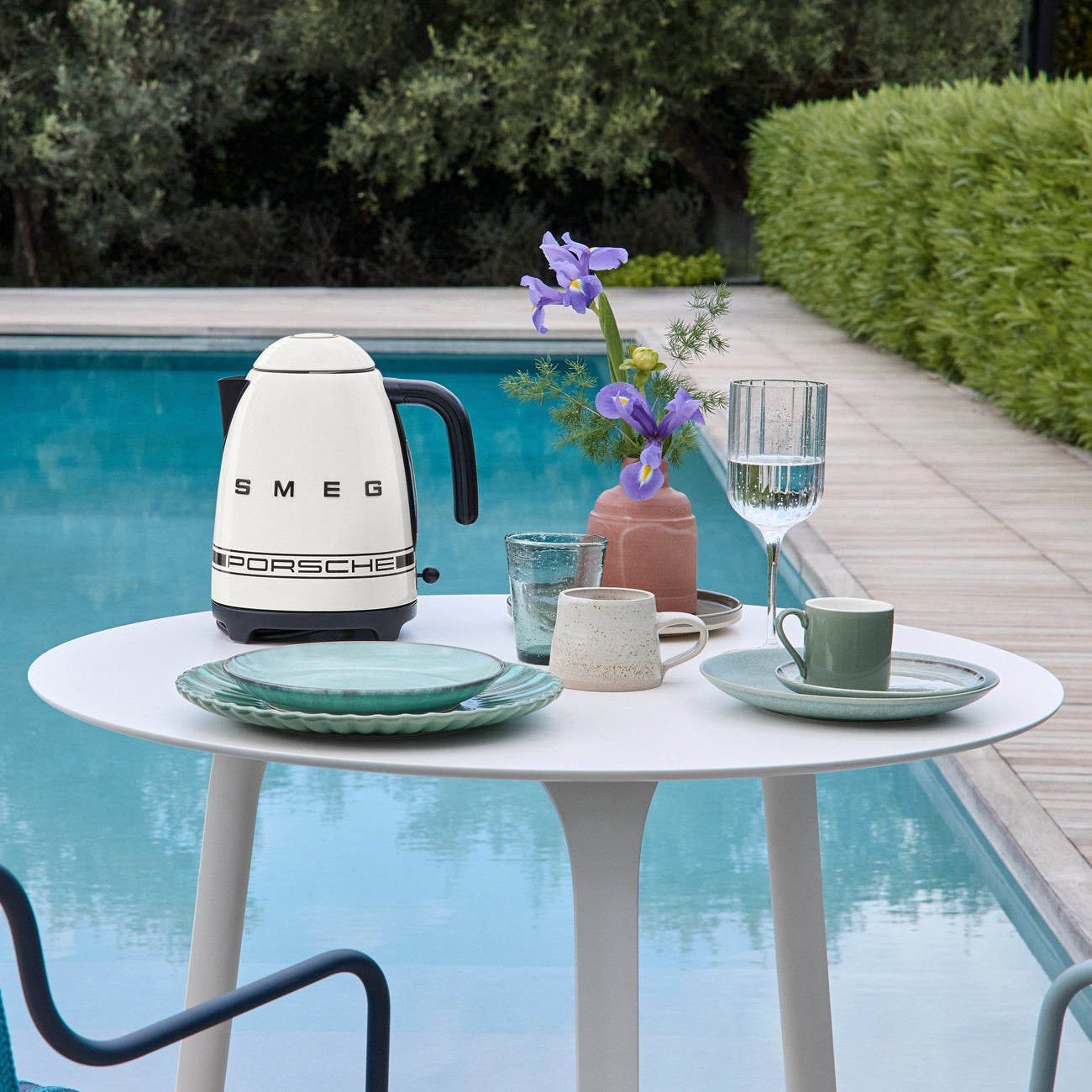 Porsche × SMEG Retro-Style Electric Kettle – Carrara White