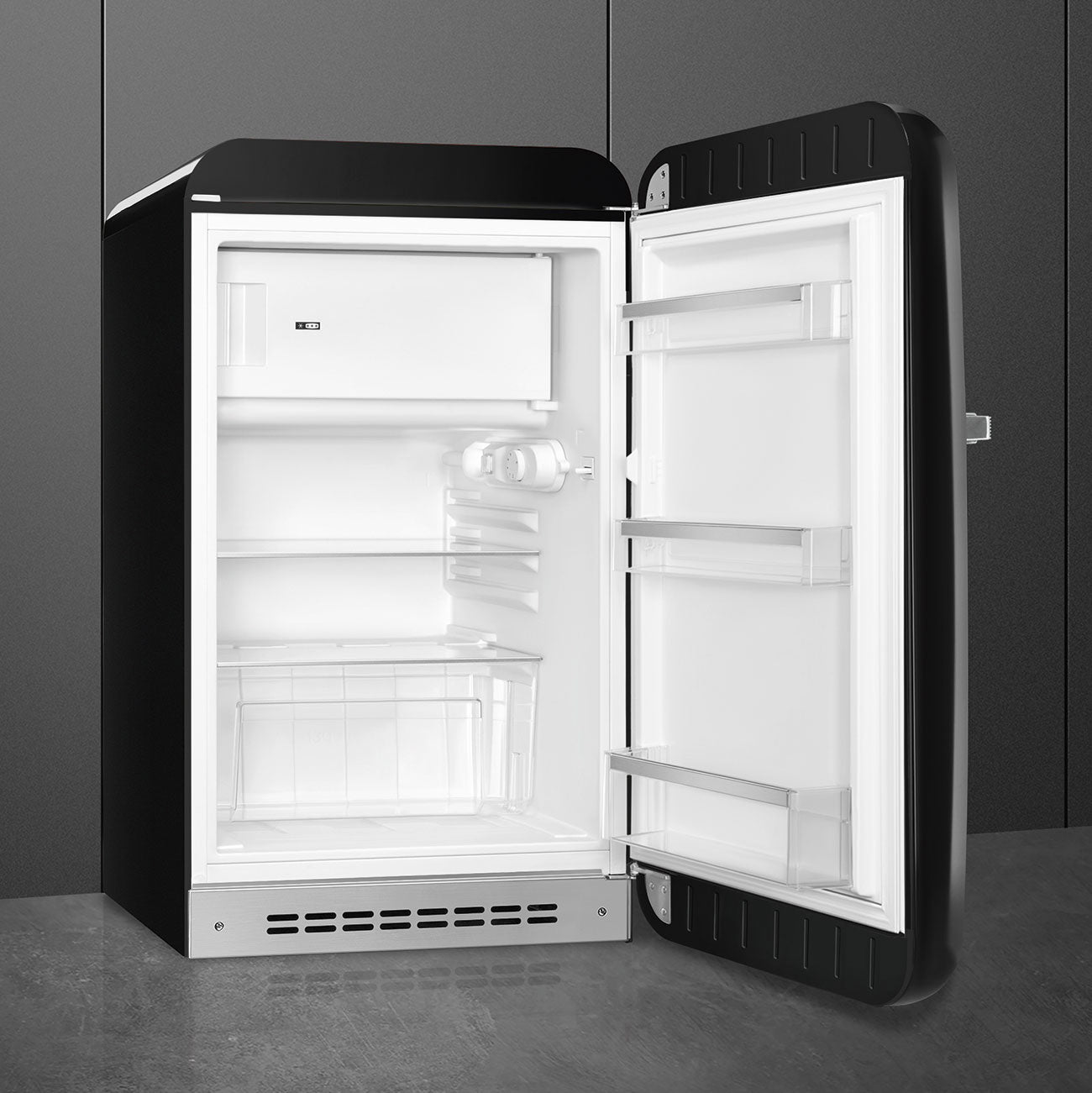 Retro-Style Refrigerator (4.3 cu ft, Right Hinge) – Black