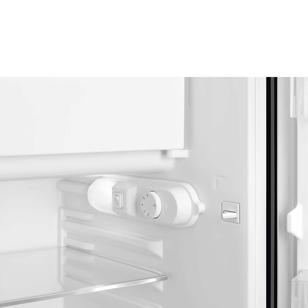 Retro-Style Refrigerator (4.3 cu ft, Right Hinge) – Black