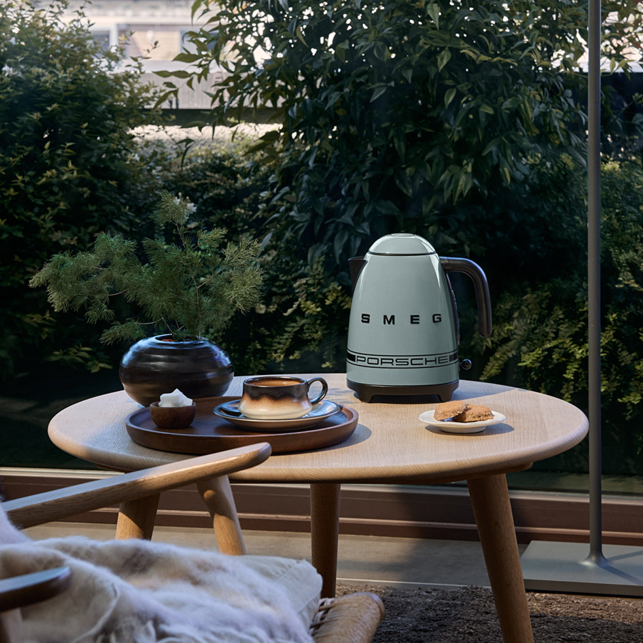 Porsche × SMEG Retro-Style Electric Kettle – Shade Green