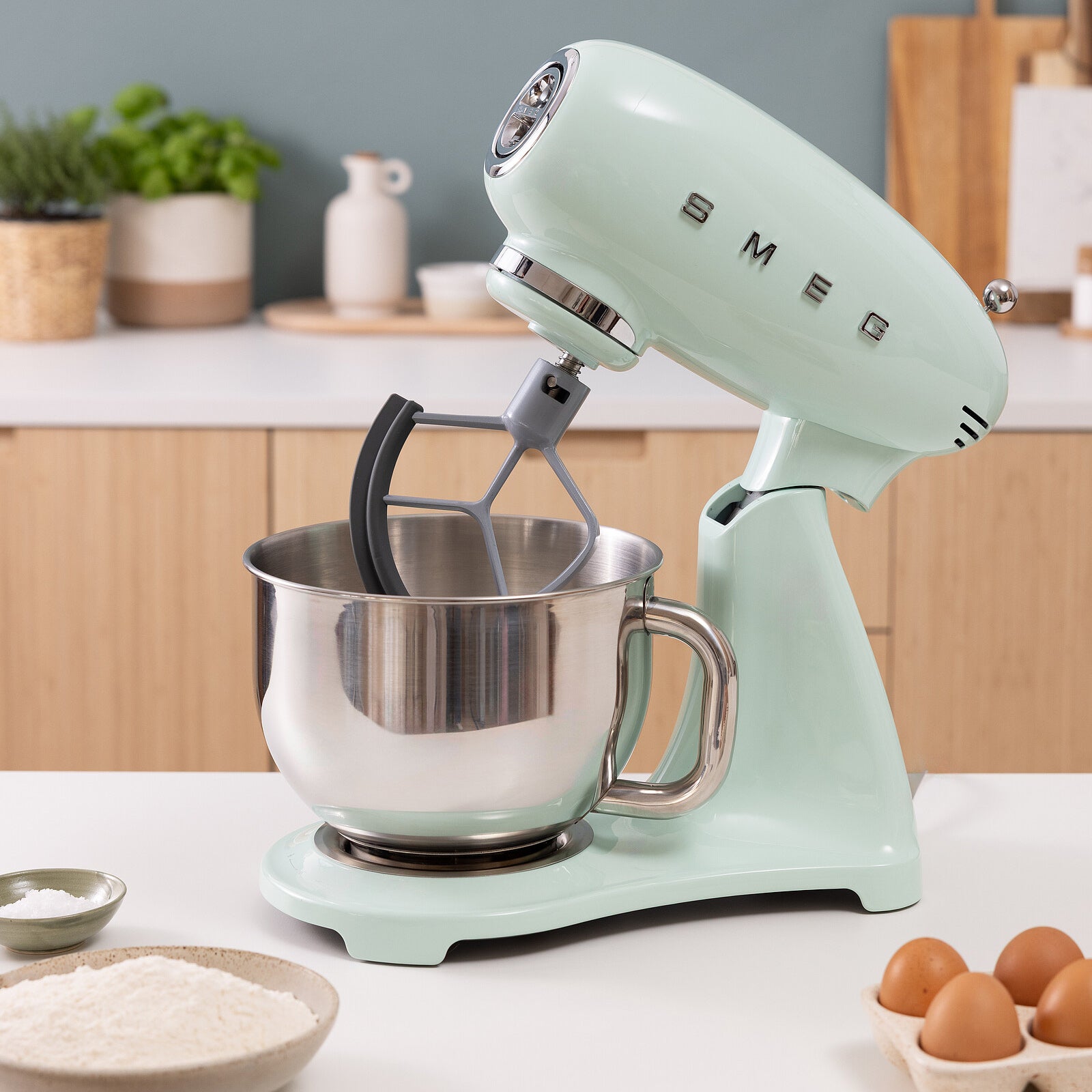 Forte Stand Mixer - Retro-Style Pastel Green